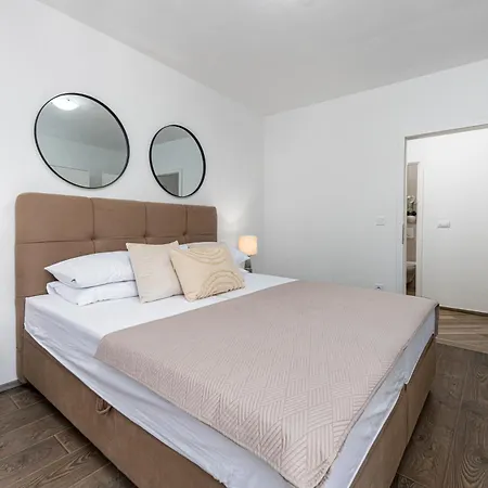 Antonija With Sea View 公寓